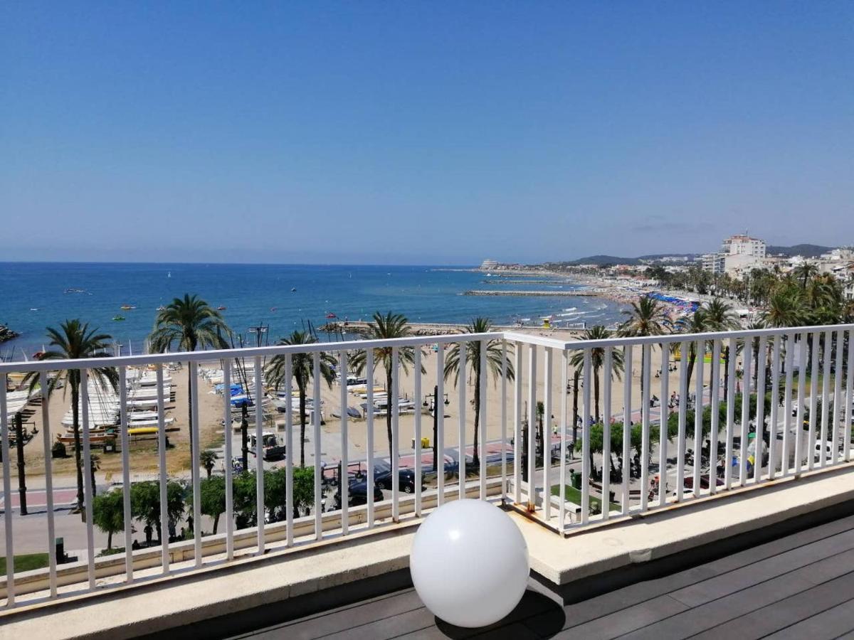 Ático con Fantásticas Vistas al Mar y la iglesia Apartamento Sitges Exterior foto