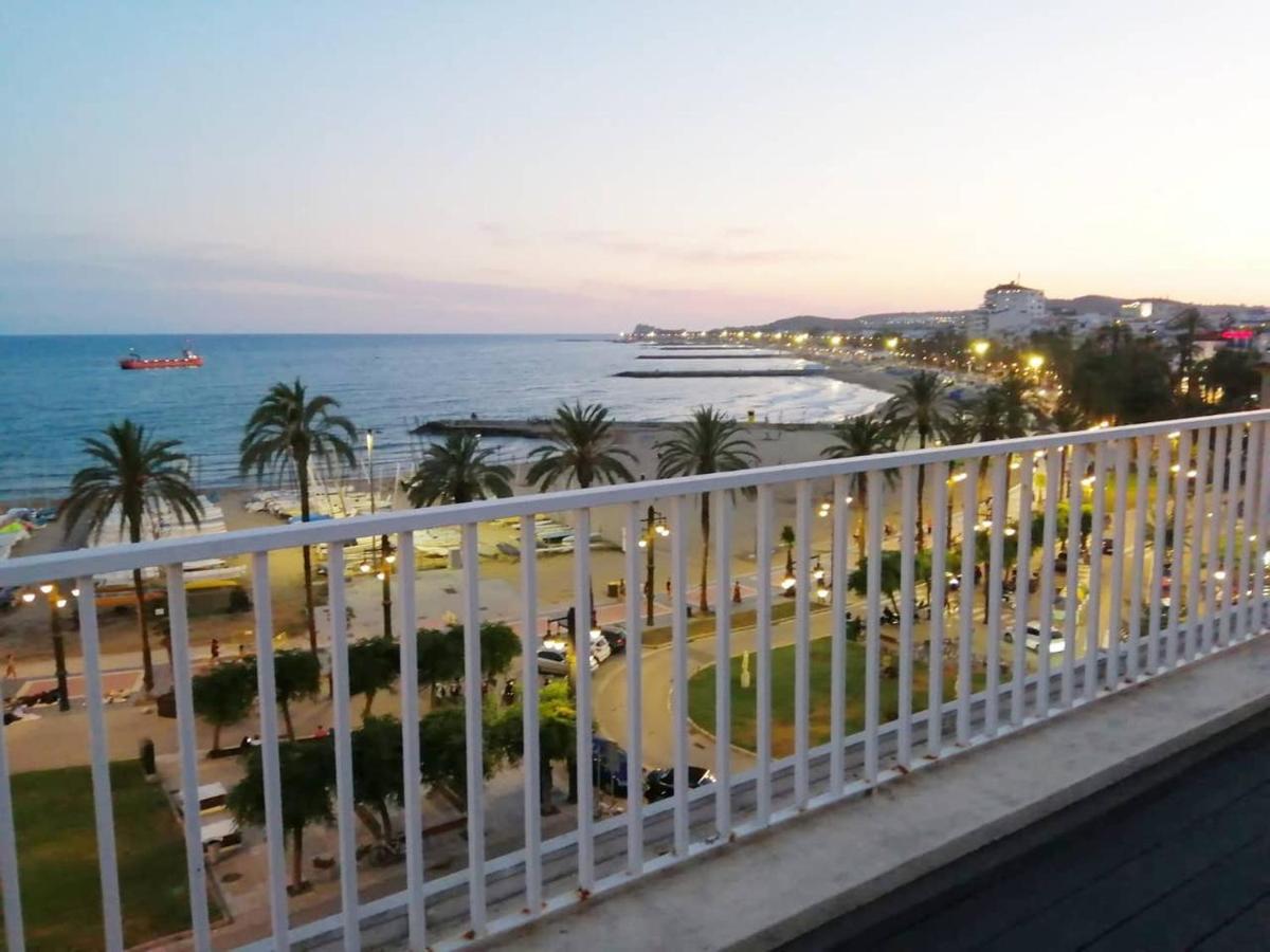 Ático con Fantásticas Vistas al Mar y la iglesia Apartamento Sitges Exterior foto