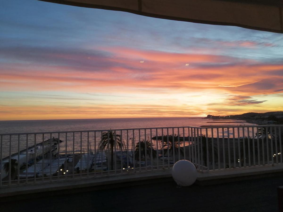 Ático con Fantásticas Vistas al Mar y la iglesia Apartamento Sitges Exterior foto