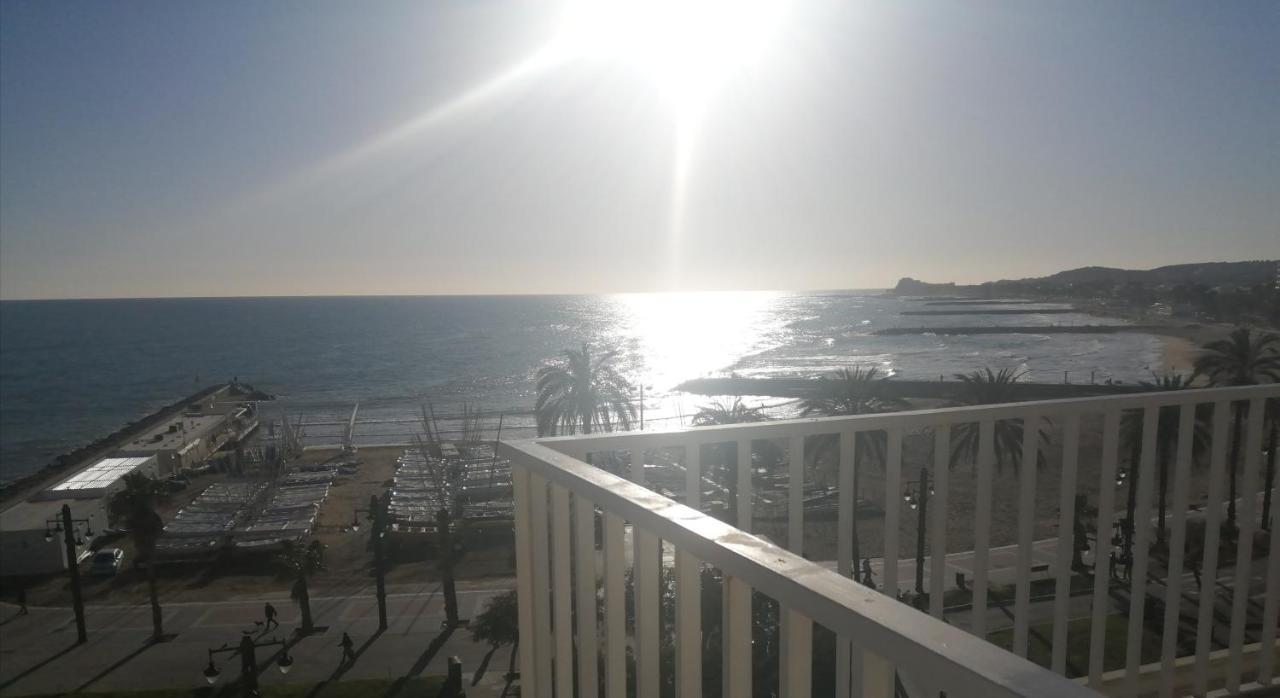Ático con Fantásticas Vistas al Mar y la iglesia Apartamento Sitges Exterior foto