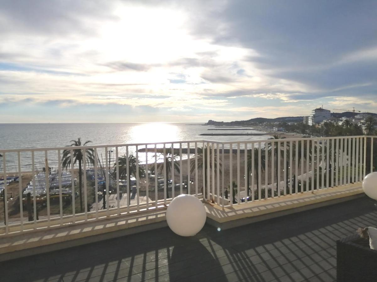 Ático con Fantásticas Vistas al Mar y la iglesia Apartamento Sitges Exterior foto