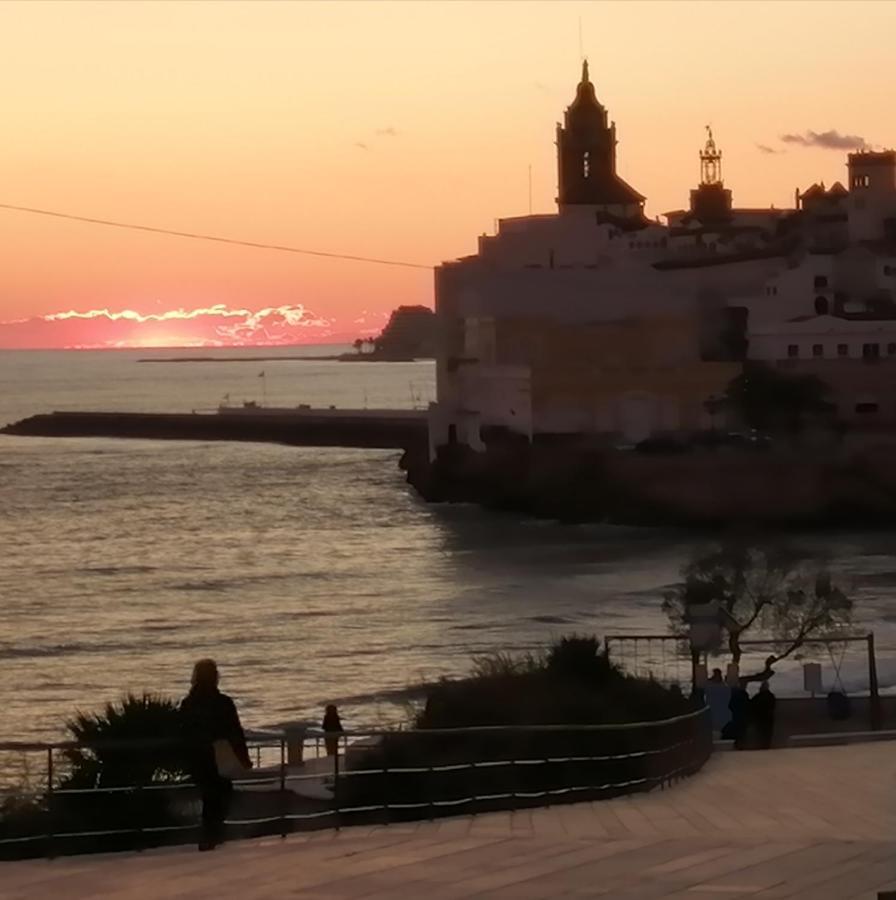 Ático con Fantásticas Vistas al Mar y la iglesia Apartamento Sitges Exterior foto