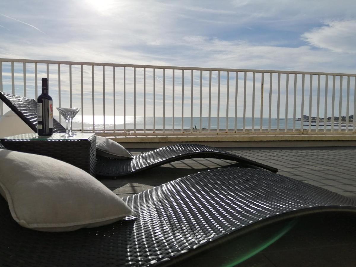 Ático con Fantásticas Vistas al Mar y la iglesia Apartamento Sitges Exterior foto