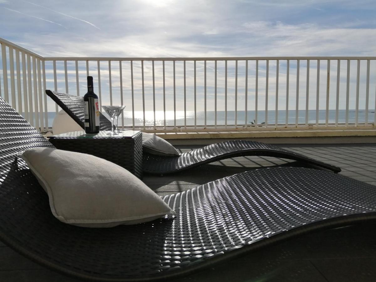 Ático con Fantásticas Vistas al Mar y la iglesia Apartamento Sitges Exterior foto