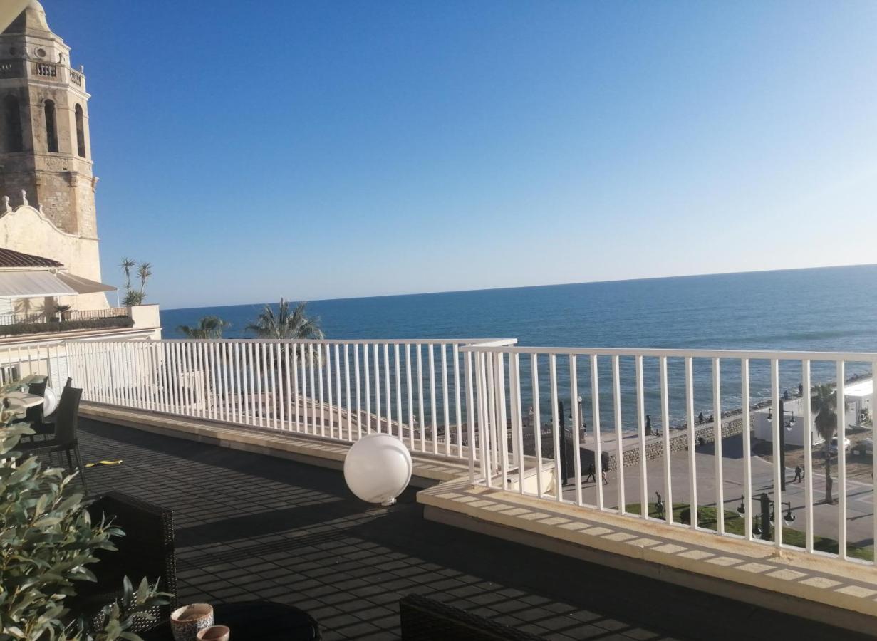 Ático con Fantásticas Vistas al Mar y la iglesia Apartamento Sitges Exterior foto