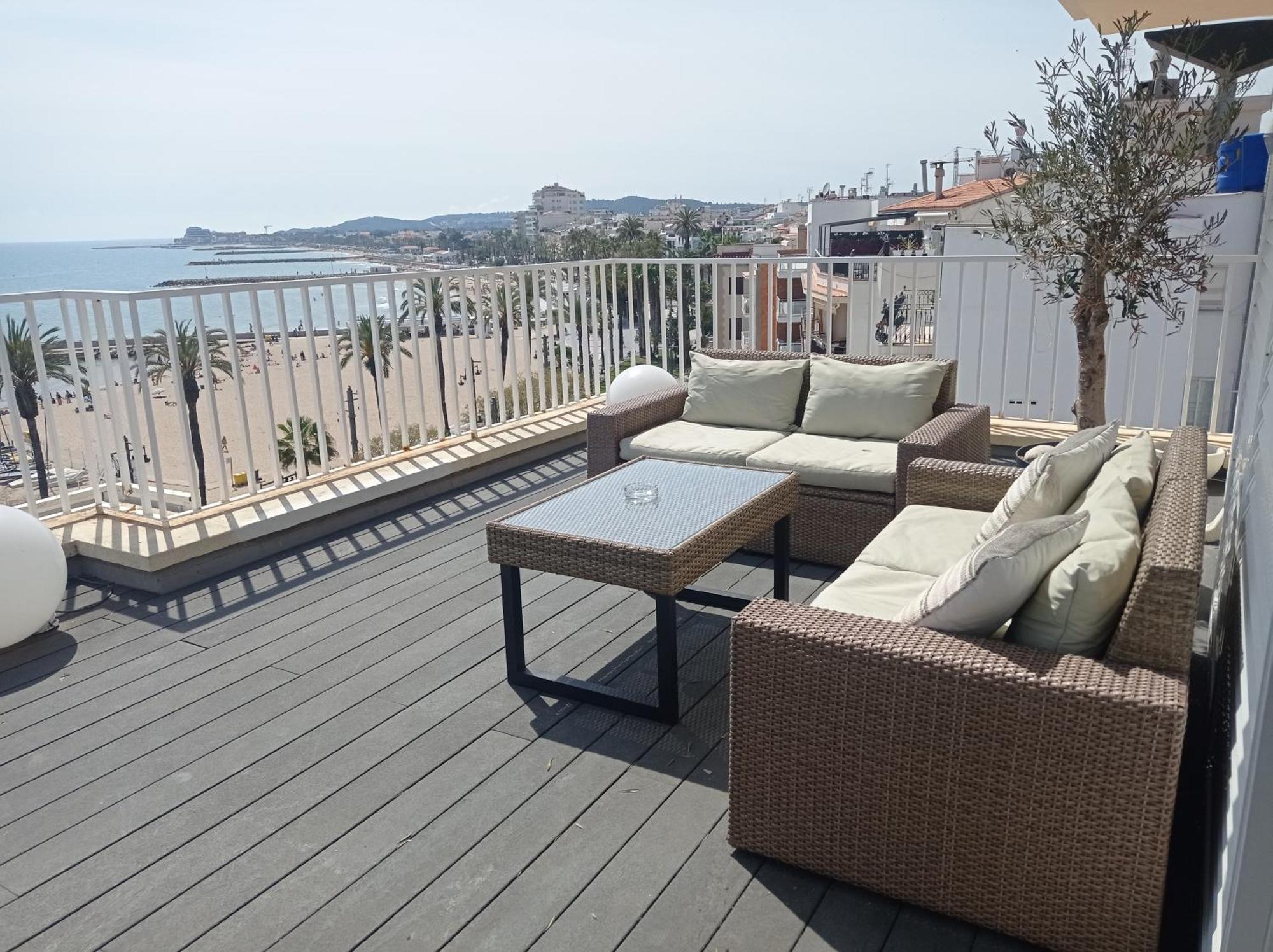 Ático con Fantásticas Vistas al Mar y la iglesia Apartamento Sitges Exterior foto